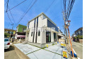 【外観】南×西角地で陽当り良好な住宅です。