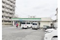 【コンビニ】ファミリーマート大泉目白通り店　約60m