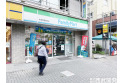 【コンビニ】ファミリーマート大泉学園駅前店　約350m