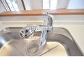 【設備】使いやすいシングルレバー混合水栓を採用、浄水器内蔵でさらに便利！
