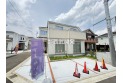 【外観】角地に面した住宅は陽当たり良好です。暖かい陽光に包まれた快適な暮らしを始めませんか。