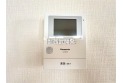 【設備】誰が来たか一目でわかるテレビモニター付きインターホン。