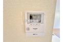 【設備】誰が来たか一目でわかるテレビモニター付きインターホン。