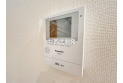 【設備】誰が来たか一目でわかるテレビモニター付きインターホン。