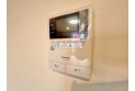 【設備】誰が来たか一目でわかるテレビモニター付きインターホン。