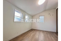 【内観】【写真はAI加工により家具等を消去しています。建物・設備の形状や仕様を変更したものではありません。】6帖洋室