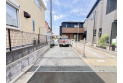 【駐車場】カースペースは奥行きがあります。2台の車を停めるスペースは嬉しいポイントですね。