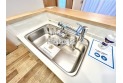 【キッチン】使いやすいシングルレバー混合水栓を採用、浄水器内蔵でさらに便利！