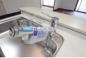 【キッチン】使いやすいシングルレバー混合水栓を採用、浄水器内蔵でさらに便利！