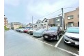 【駐車場】停めやすい平面駐車場。