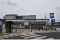 【コンビニ】ファミリーマート新河岸駅前店　約900m