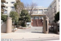 【中学校】上大久保中学校　約690m