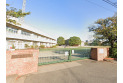【小学校】里小学校　約600m