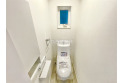 【トイレ】いつも綺麗に清潔に。洗浄機付きトイレです。もちろん窓も付いてるので空気の入れ替えも楽にできます。