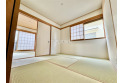 【内観】落ち着いた、温かみのある和室はくつろぎを与えてくれます