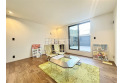 【内観】洋室は日当り・通風ともに良好です。明るい部屋はそれだけで気分が晴れやかになりますね。