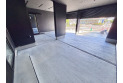 【駐車場】シャッター付きガレージ