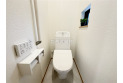 【トイレ】いつも綺麗に清潔に。洗浄機付きトイレです。もちろん窓も付いてるので空気の入れ替えも楽にできます。