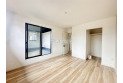 【内観】洋服などをすべて収納して室内空間は広々快適
