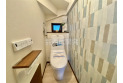 【トイレ】いつも綺麗に清潔に。洗浄機付きトイレです。もちろん窓も付いてるので空気の入れ替えも楽にできます。