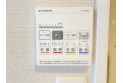【設備】換気乾燥機付きの浴室は、雨の日でも洗濯物ができるのでとても便利です。梅雨の時期でもこれで安心ですね。