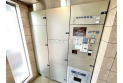 【設備】エントランスには宅配ボックスがございます。