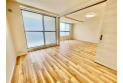 【内観】南に面した洋室は日当り・通風ともに良好です。明るい部屋はそれだけで気分が晴れやかになりますね。