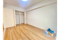【内観】部屋にはクローゼットがございます。収納が多いお家はすっきりして快適空間です。