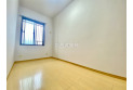 【内観】明かり取りの窓が一つあるだけでお部屋の印象がぐっと変わります。