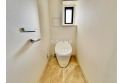 【トイレ】いつも綺麗に清潔に。タンクレス洗浄機能付きトイレです。