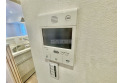 【設備】大きなモニターが付いたインターホンで外来者とお話できます