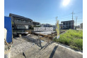 【外観】【現地全景】しっかり基礎を固めている最中です。家を支えてくれる基礎は、まさに縁の下の力もちなんです！