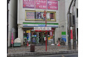 【コンビニ】ファミリーマート飯能駅前店　約320m