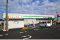 【コンビニ】ファミリーマート＋ドラッグ・エース川越的場店　約890m