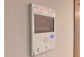 【その他】「見える安心」をカタチにしました。誰が来てもわかる様にモニター付きインターホンを設置。家事導線を考慮した個所に設置し、防犯性と利便性に優れ快適と安らぎを合わせた優しい設計。