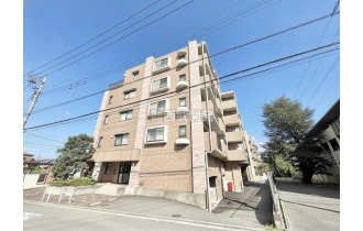【外観】高台にある開放的なマンション、眺望良好です