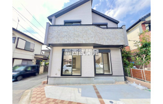 【外観】南道路に面した住宅は陽当たり良好です。暖かい陽光に包まれた快適な暮らしを始めませんか。