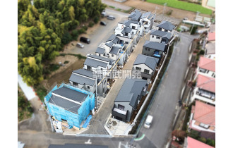 【外観】航空写真（販売現地全景）
全14棟の開発分譲現場で全棟長期優良住宅の認定あり。
整った街並みの中で新しい生活を始めてみてはいかがでしょう。