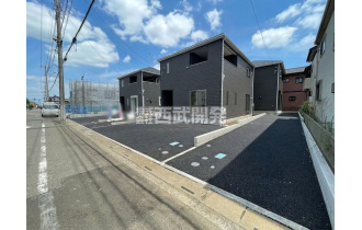 【外観】現地全景写真
全面道路は幅員約10ｍ、車通りが少ないため、お車の駐車が簡単です