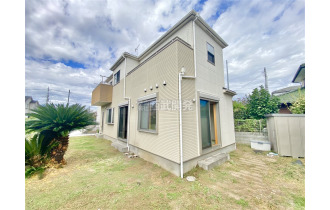 【外観】広いお庭がございます。家庭菜園やガーデニングなど、休日の楽しみが増えそうですね。