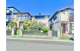 【外観】南東向きで明るいご住宅です。