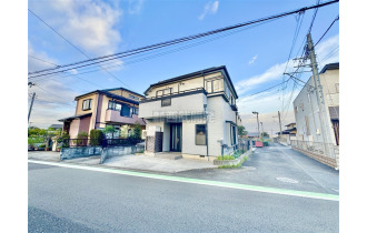 【外観】角地で開放感のあるオール電化住宅です。陽当たりや広さなど実感してください。