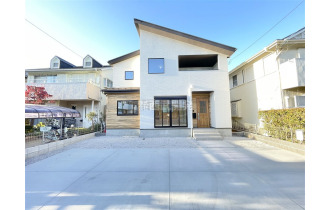 【外観】カースペース4台のゆったりとした敷地。いつでも内覧可能です。