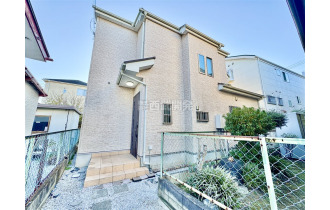 【外観】南西側が抜けている陽当たりの良いご住宅です。