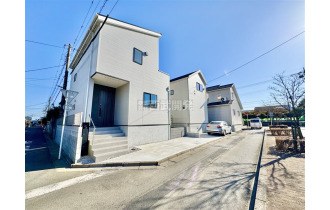 【外観】角地に位置しており、開放感のあるご住宅です。