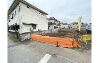 【外観】【現地全景】建築前の更地の状況でも、その土地を実際にご覧いただくことをオススメしています。建物が建つ前の状況を写真に収めておくのはいかがでしょうか。