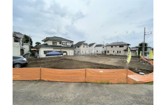 【外観】【現地全景】建築前の更地の状況でも、その土地を実際にご覧いただくことをオススメしています。建物が建つ前の状況を写真に収めておくのはいかがでしょうか。