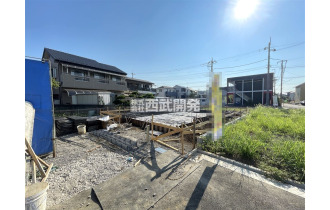 【外観】【現地全景】しっかり基礎を固めている最中です。家を支えてくれる基礎は、まさに縁の下の力もちなんです！
