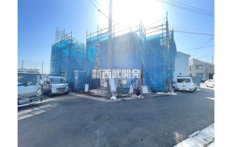 【外観】【現地全景】足場が取れるのが楽しみな時期です！今なら普段は見る事の出来ない建物内部の構造が見られます。