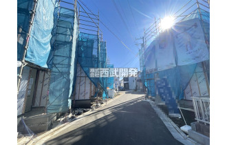 【外観】【現地全景】今しか見れない構造部分！地震にも耐えられるように一生懸命建築中です。